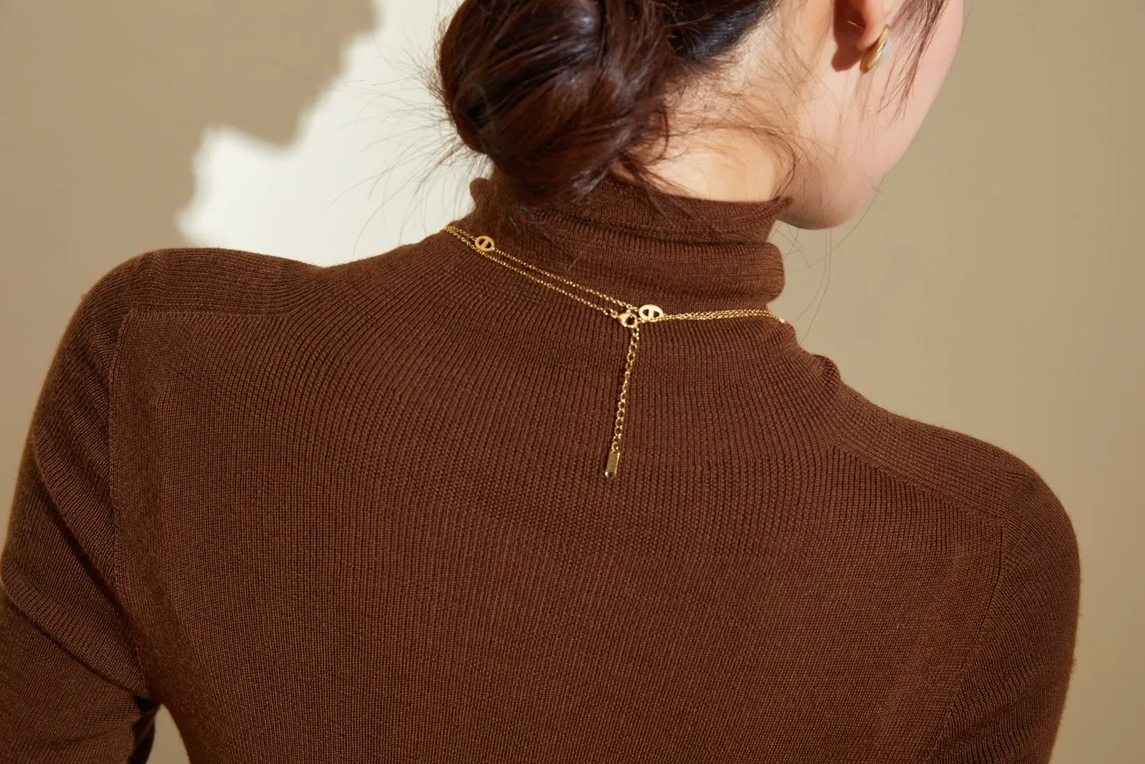 Женский приталенный свитер с высоким воротом из экологически чистой 100% шерсти мериноса&amp;amp;prime;s