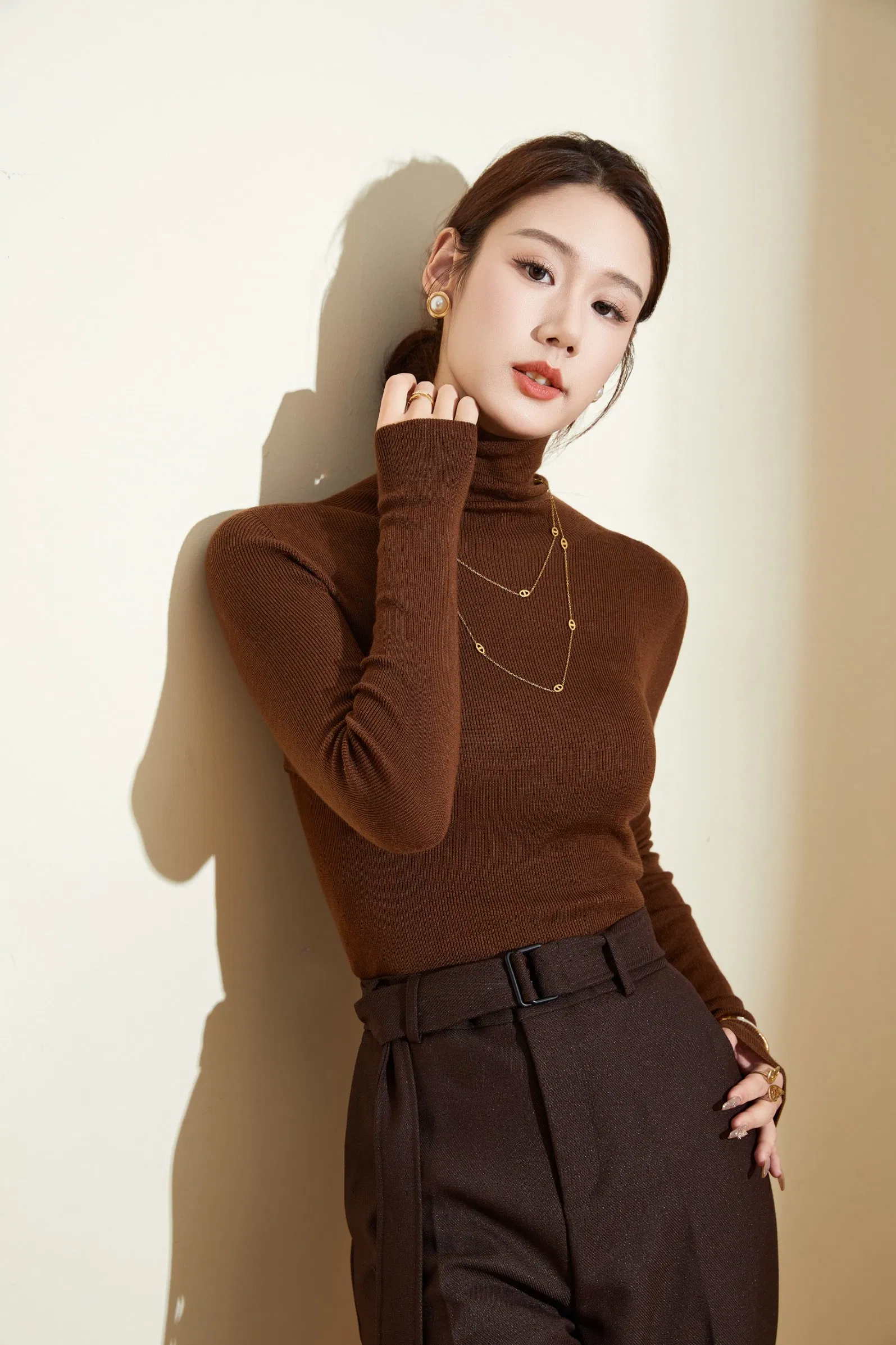 Женский приталенный свитер с высоким воротом из экологически чистой 100% шерсти мериноса&amp;amp;prime;s