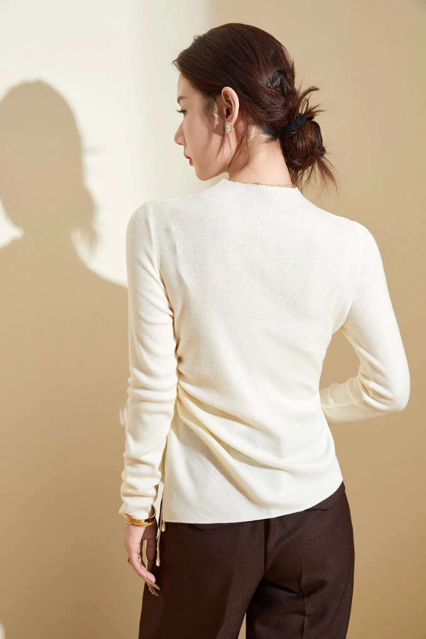 Роскошный женский свитер-пуловер с завязками по бокам из 100% шерсти класса люкс