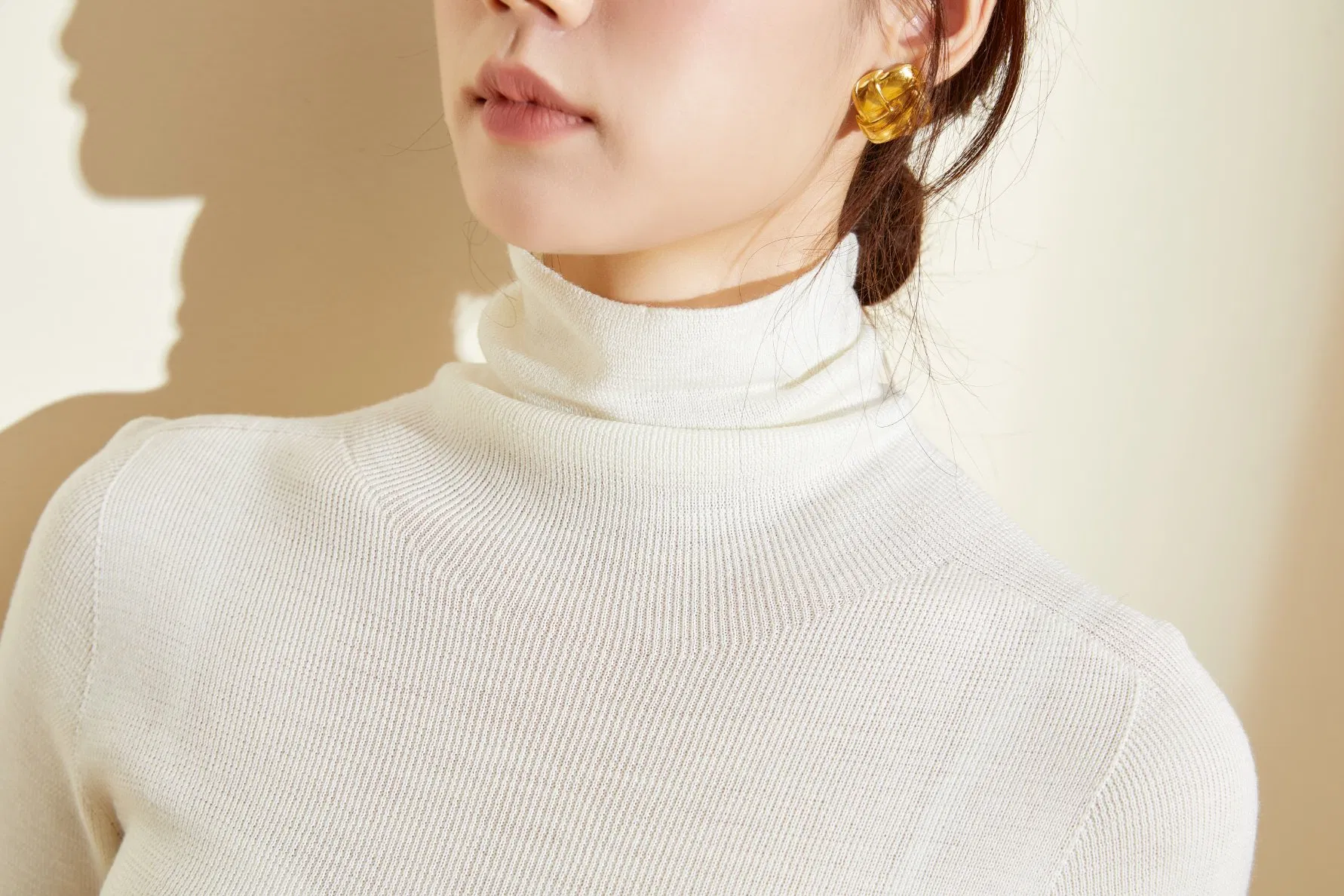 Женский приталенный свитер с высоким воротом из экологически чистой 100% шерсти мериноса&amp;amp;prime;s