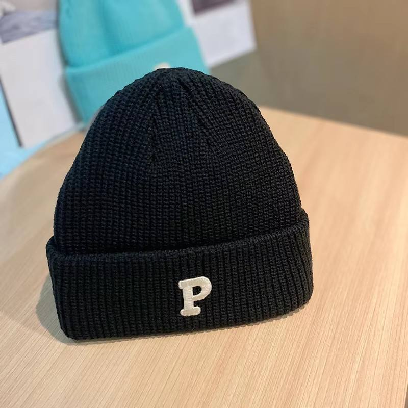 Уютная зимняя вязаная шапка для активного отдыха и тепла