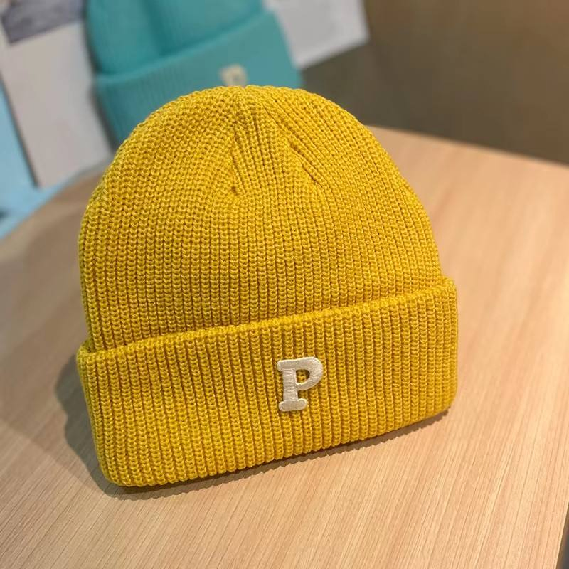 Уютная зимняя вязаная шапка для активного отдыха и тепла