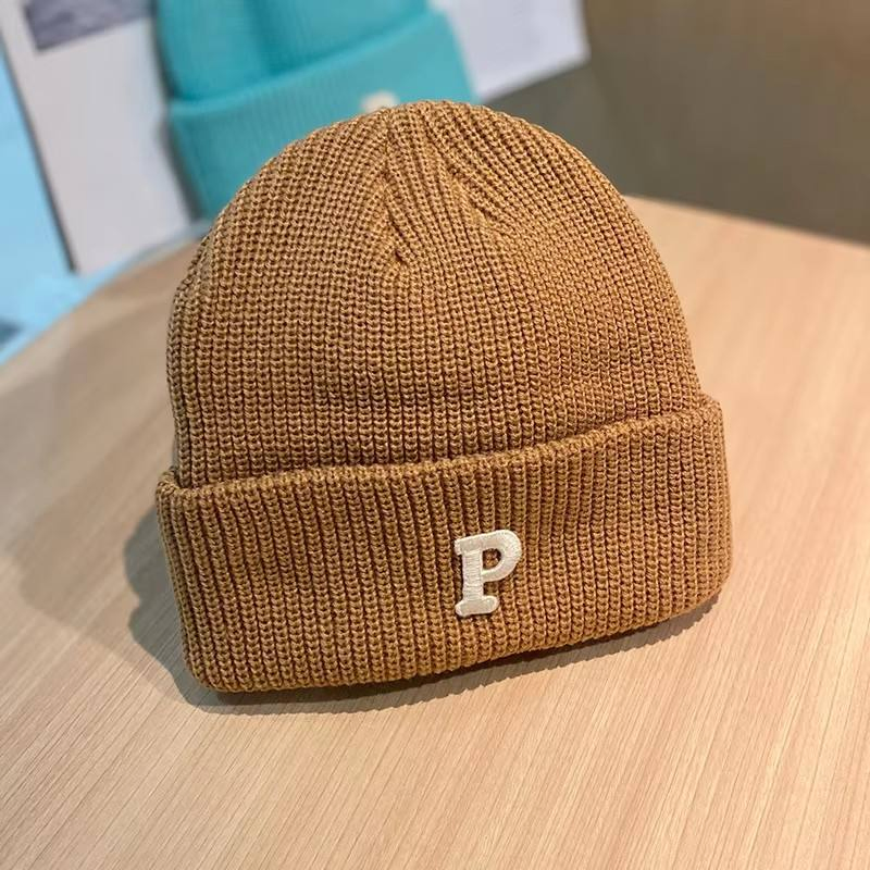 Уютная зимняя вязаная шапка для активного отдыха и тепла