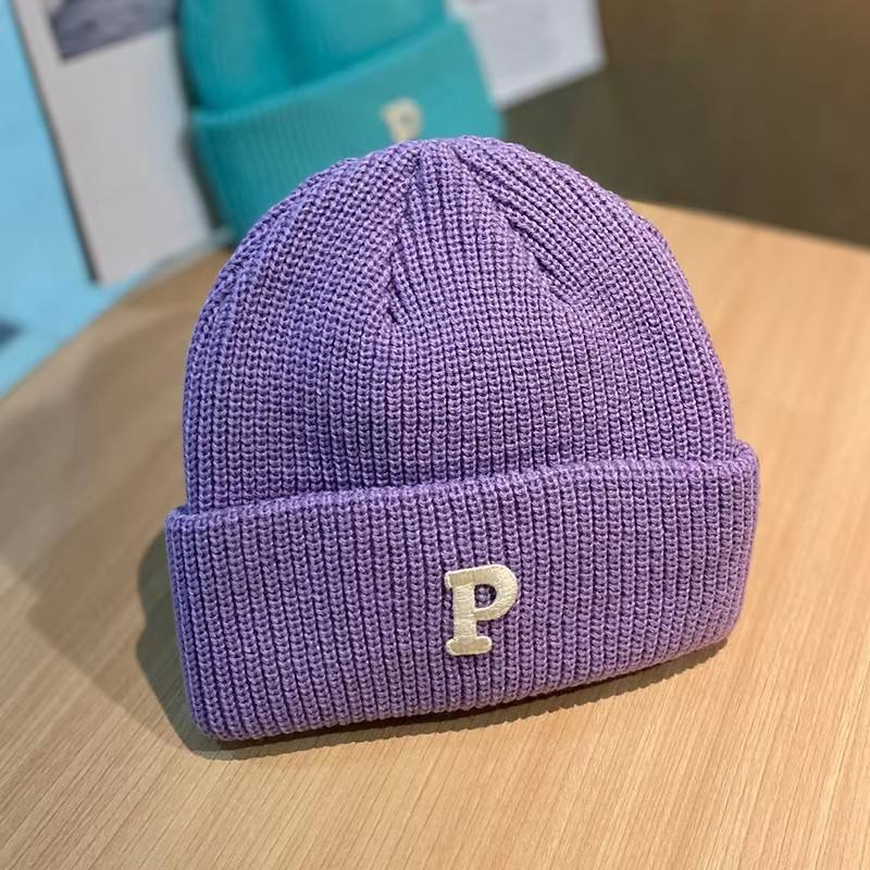 Уютная зимняя вязаная шапка для активного отдыха и тепла